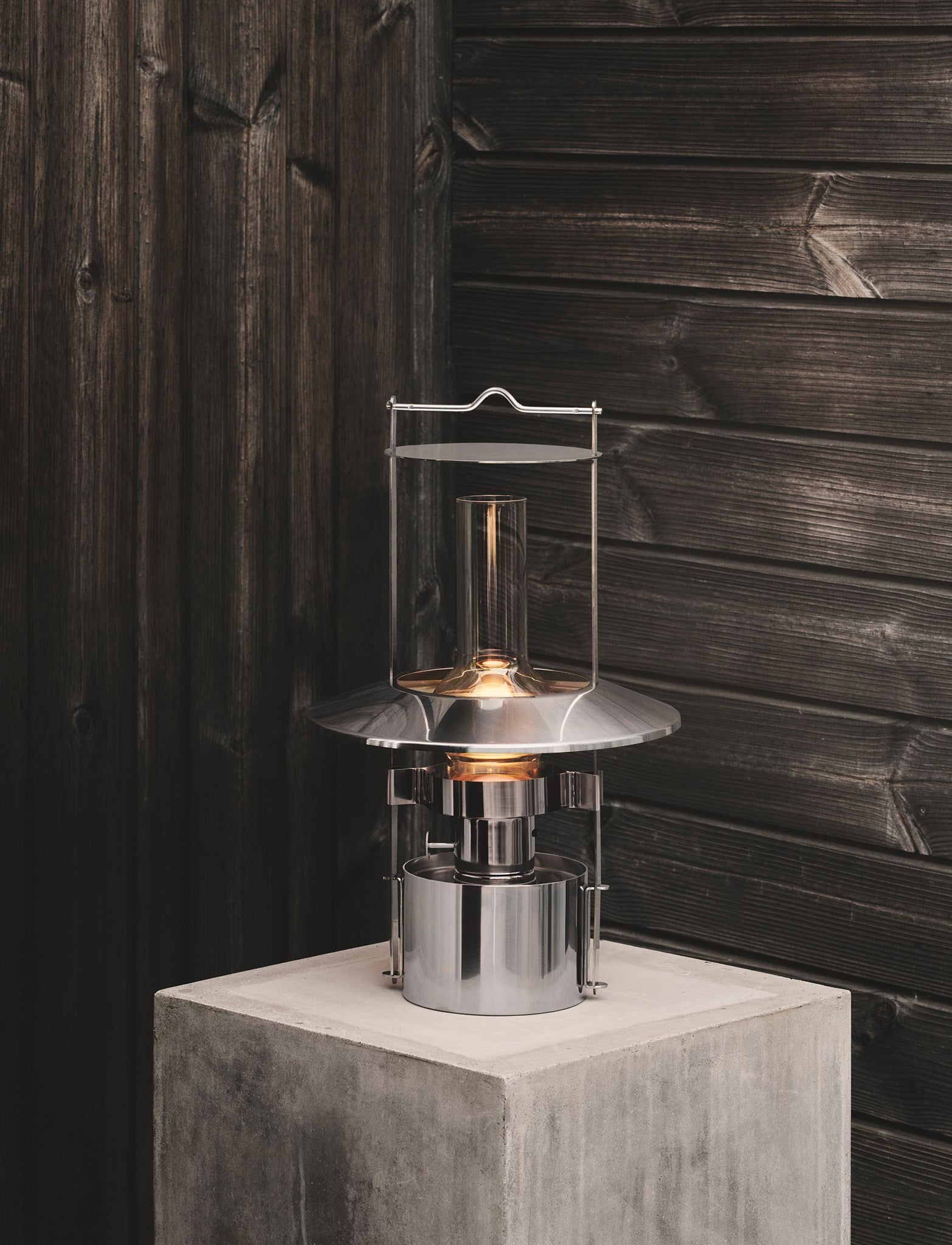 Stelton EM77 lampe tempête LED portable 43 cm inox