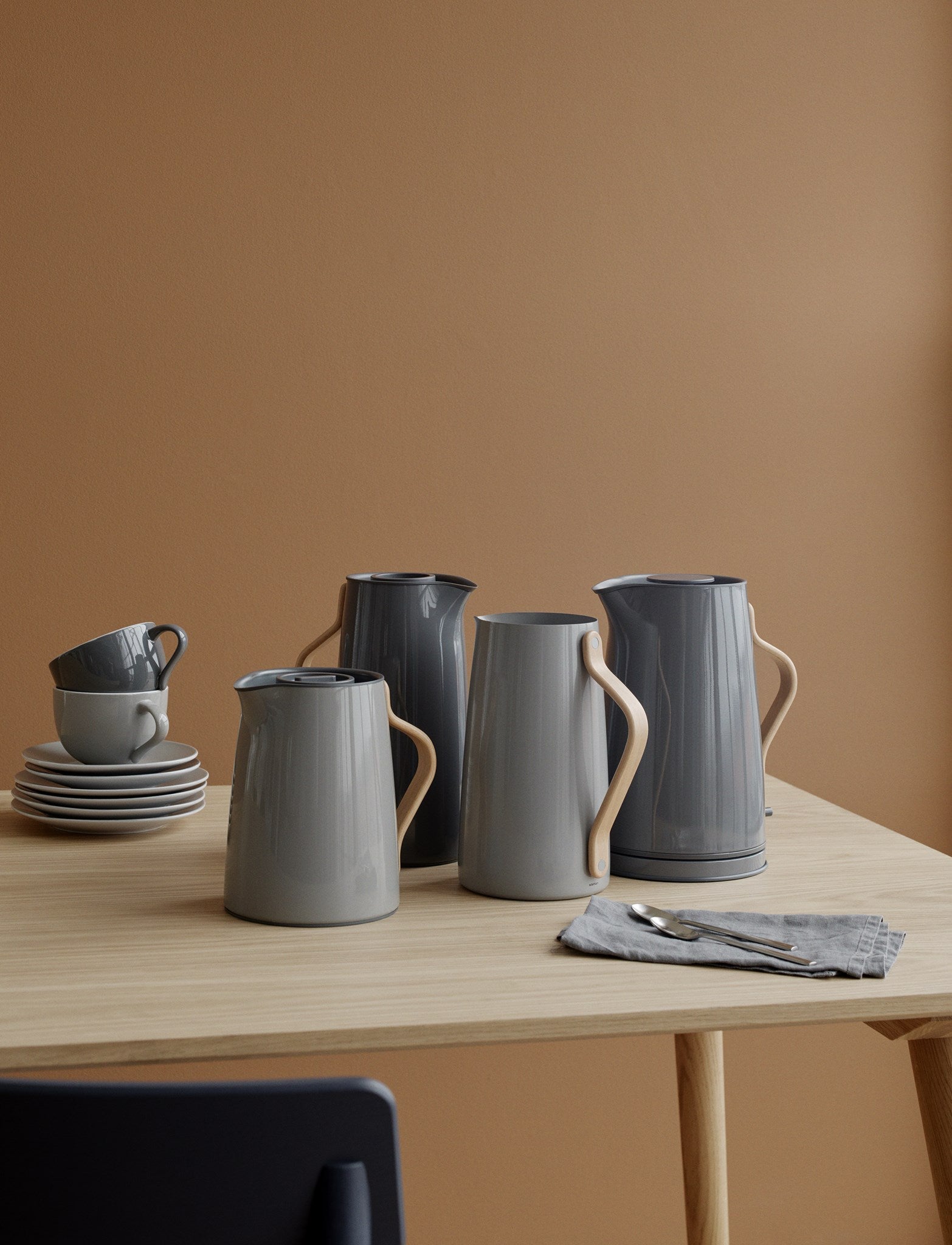 Stelton Emma carafe isotherme 1,2 L gris manche bois