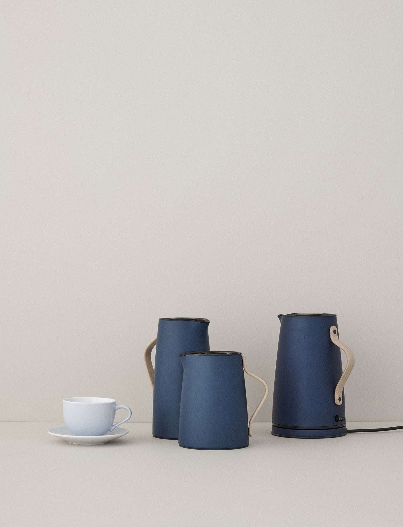Stelton Emma Bouilloire électrique 1,2 L bleu poignée hêtre