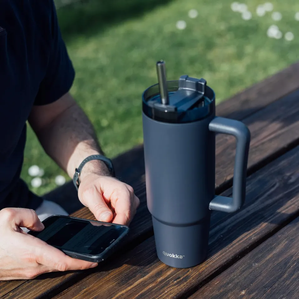 Quokka Stream Noir 950 ml mug isotherme acier