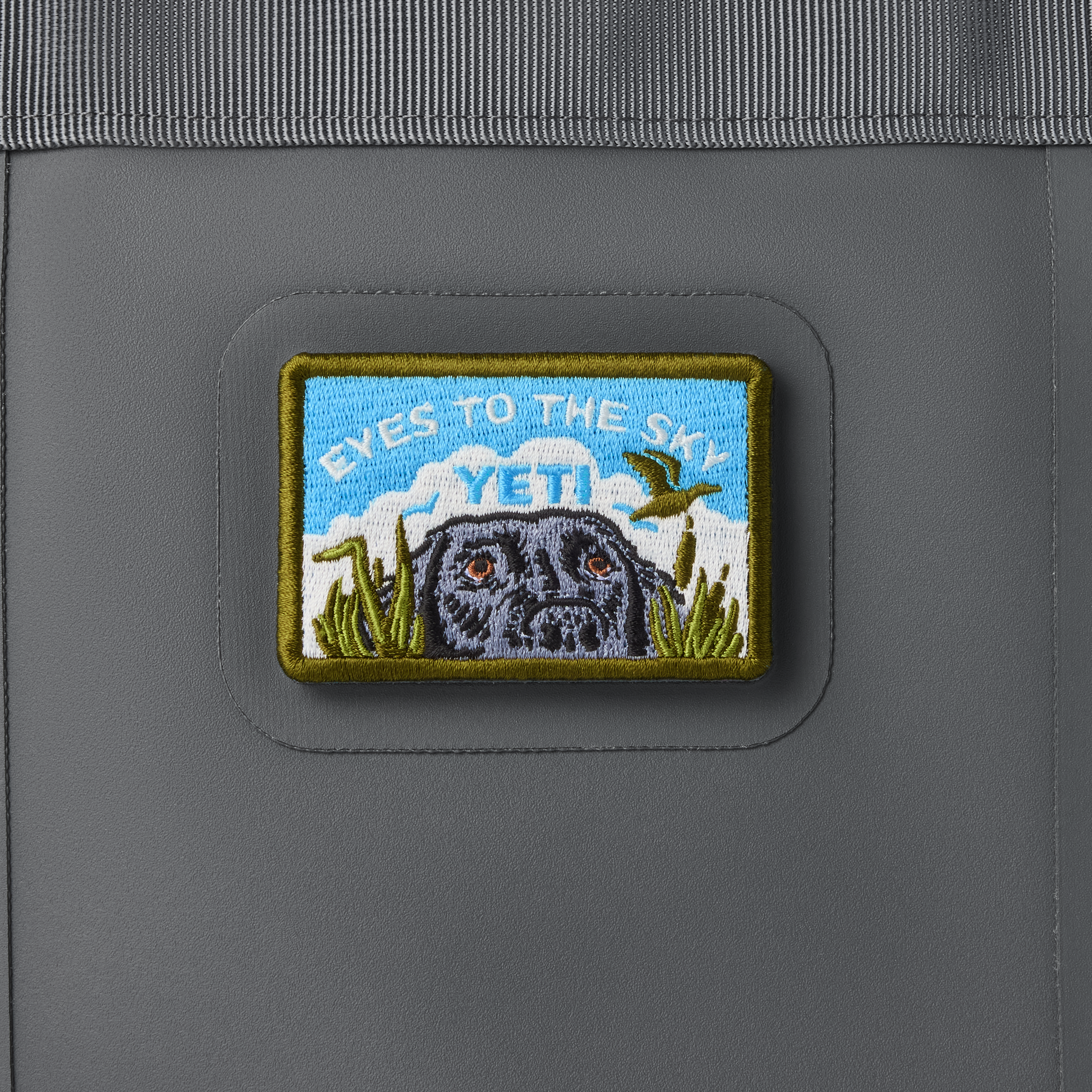 YETI Eyes to the Sky patch écusson Blue