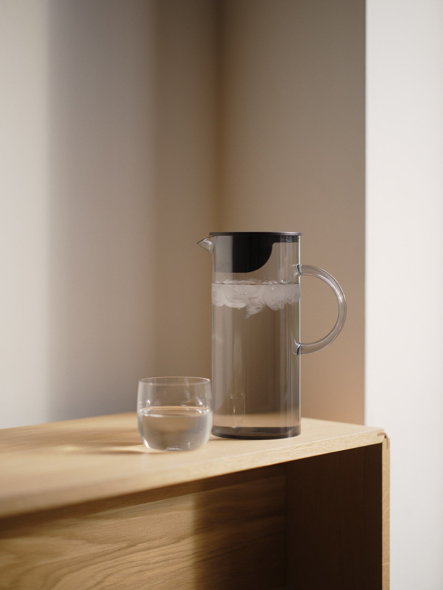 Stelton EM77 carafe eau 1,5 L avec couvercle