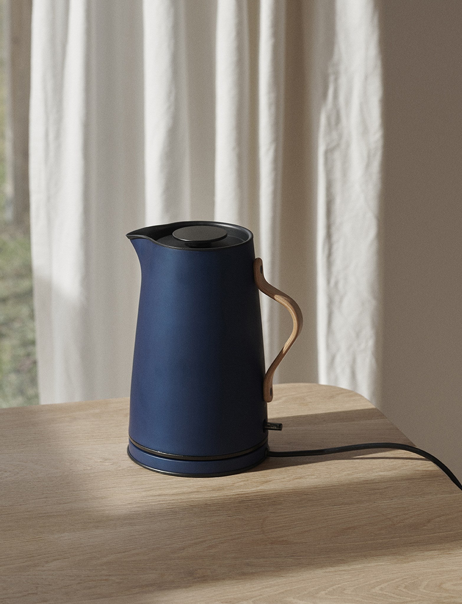 Stelton Emma Bouilloire électrique 1,2 L bleu poignée hêtre