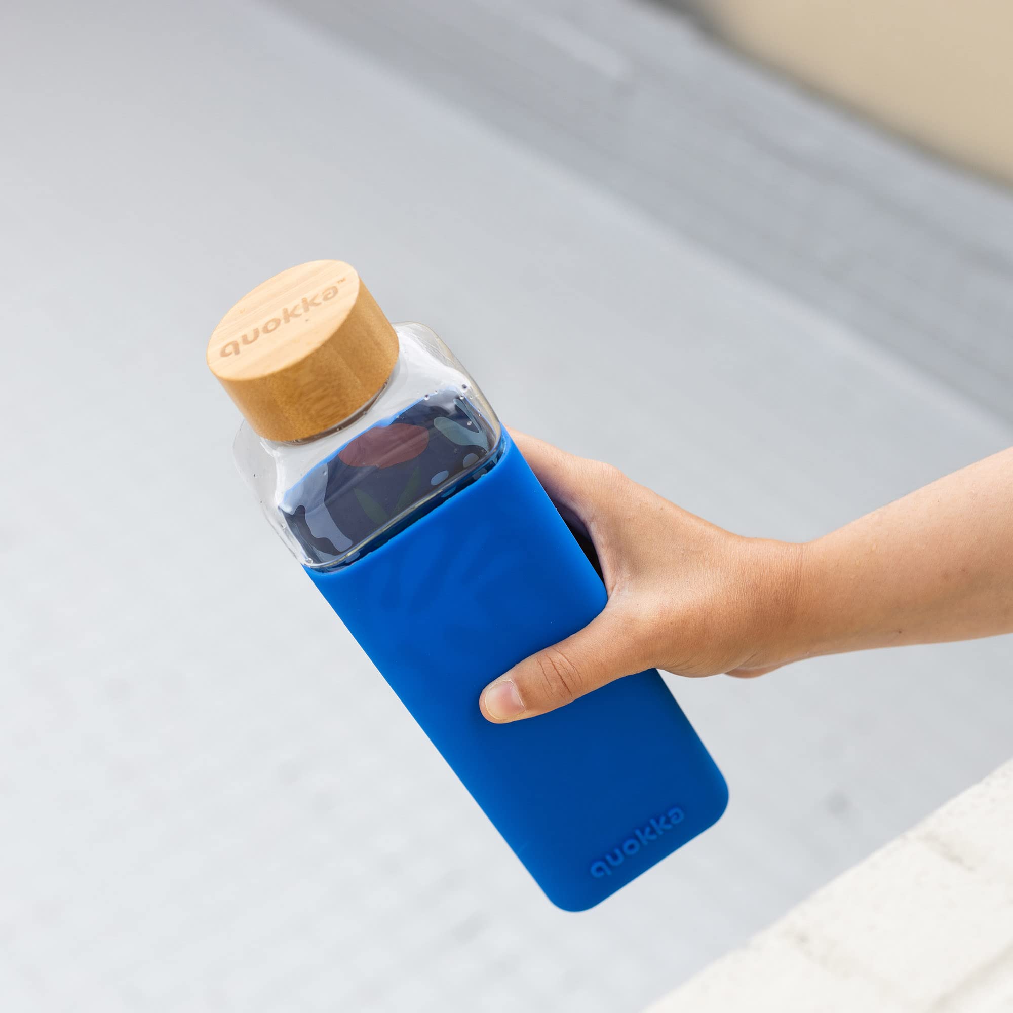 Quokka Storm bouteille en verre 700 ml Jardin Abstrait silicone