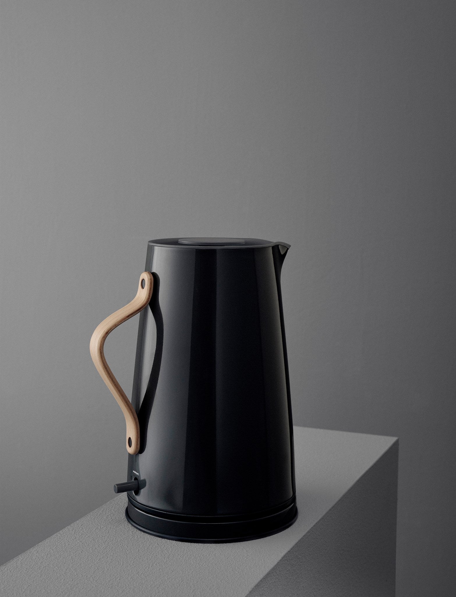 Stelton Emma bouilloire électrique 1,2 L noire hêtre