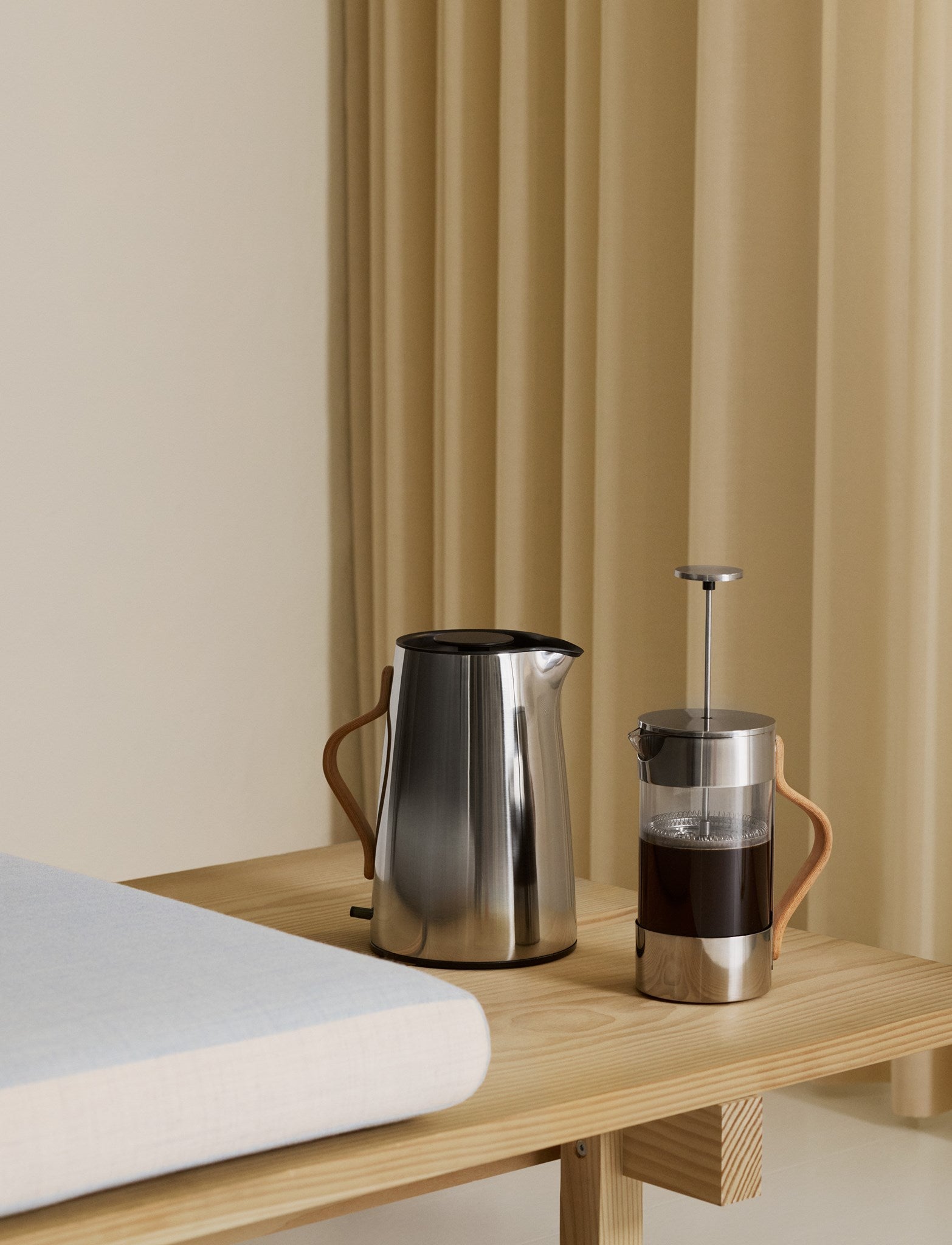 Stelton Emma cafetière à piston 1 L manche hêtre