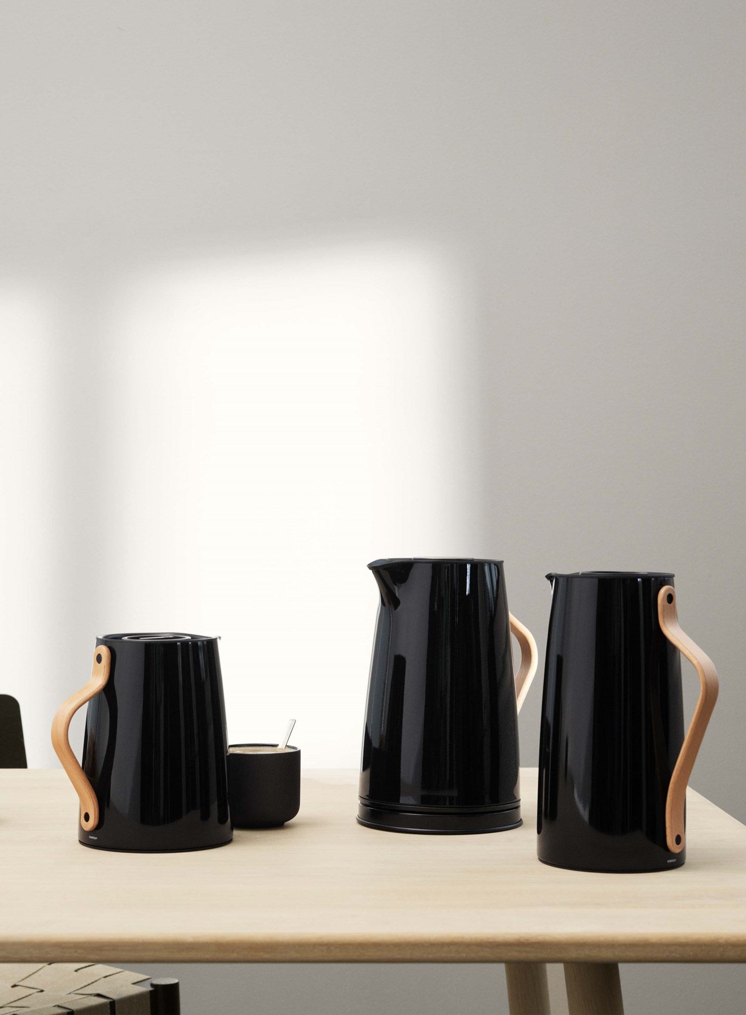 Stelton Emma bouilloire électrique 1,2 L noire hêtre