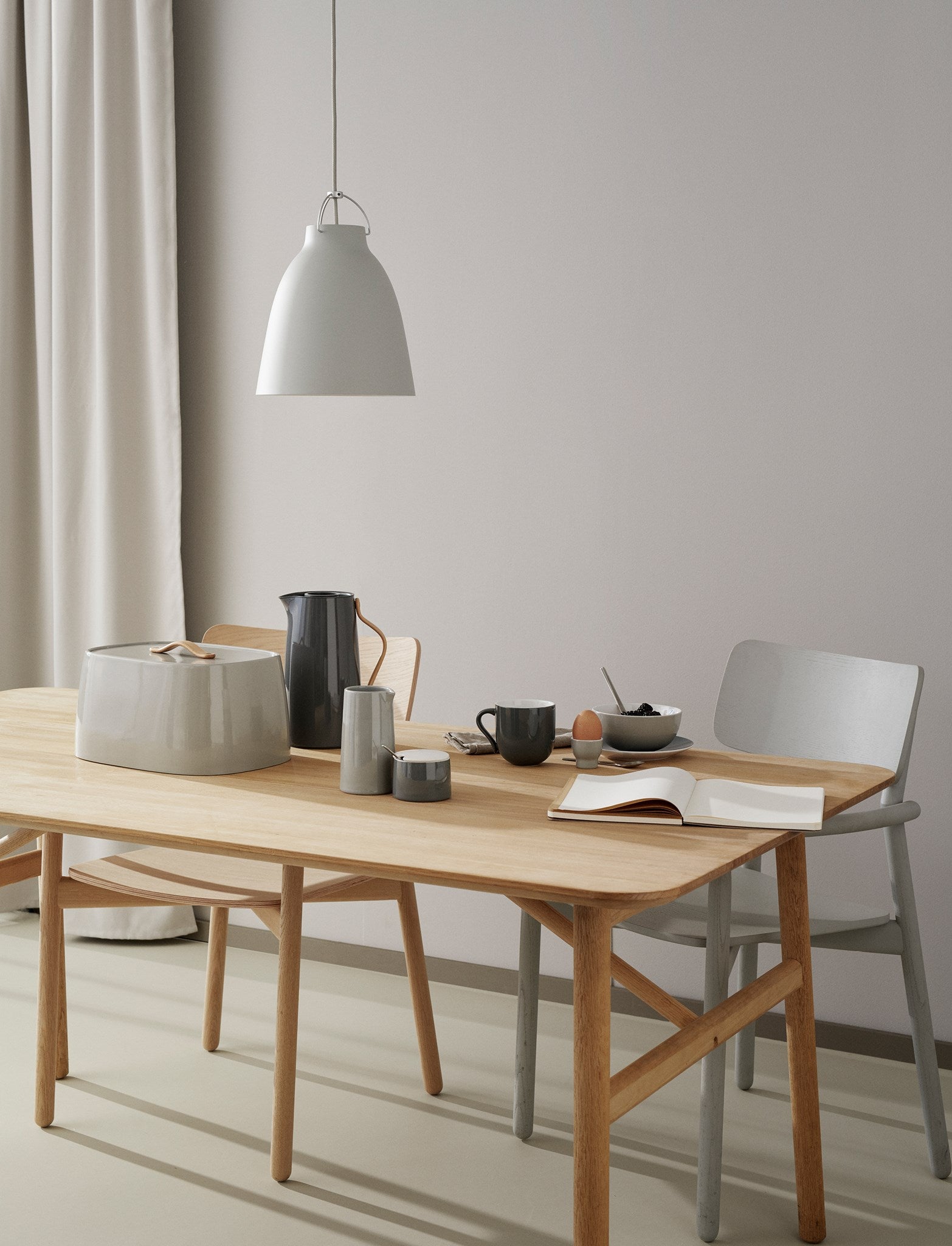 Stelton Emma carafe isotherme 1,2 L gris manche bois