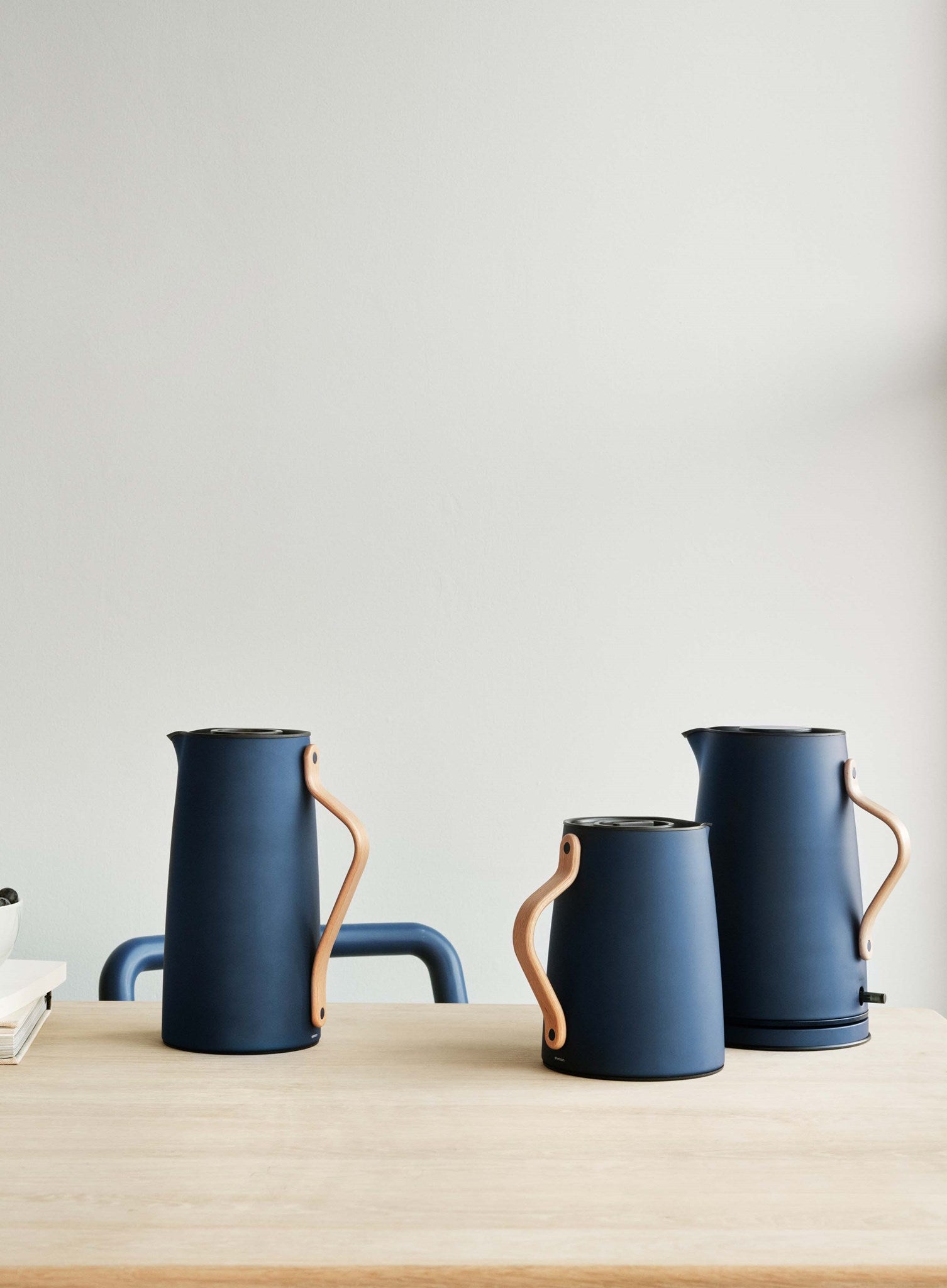 Stelton Emma Bouilloire électrique 1,2 L bleu poignée hêtre